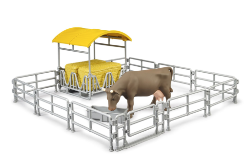 Heuraufe mit Zäunen und Trog